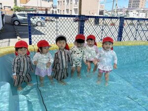 【保育部】お水遊びは楽しいね～♪